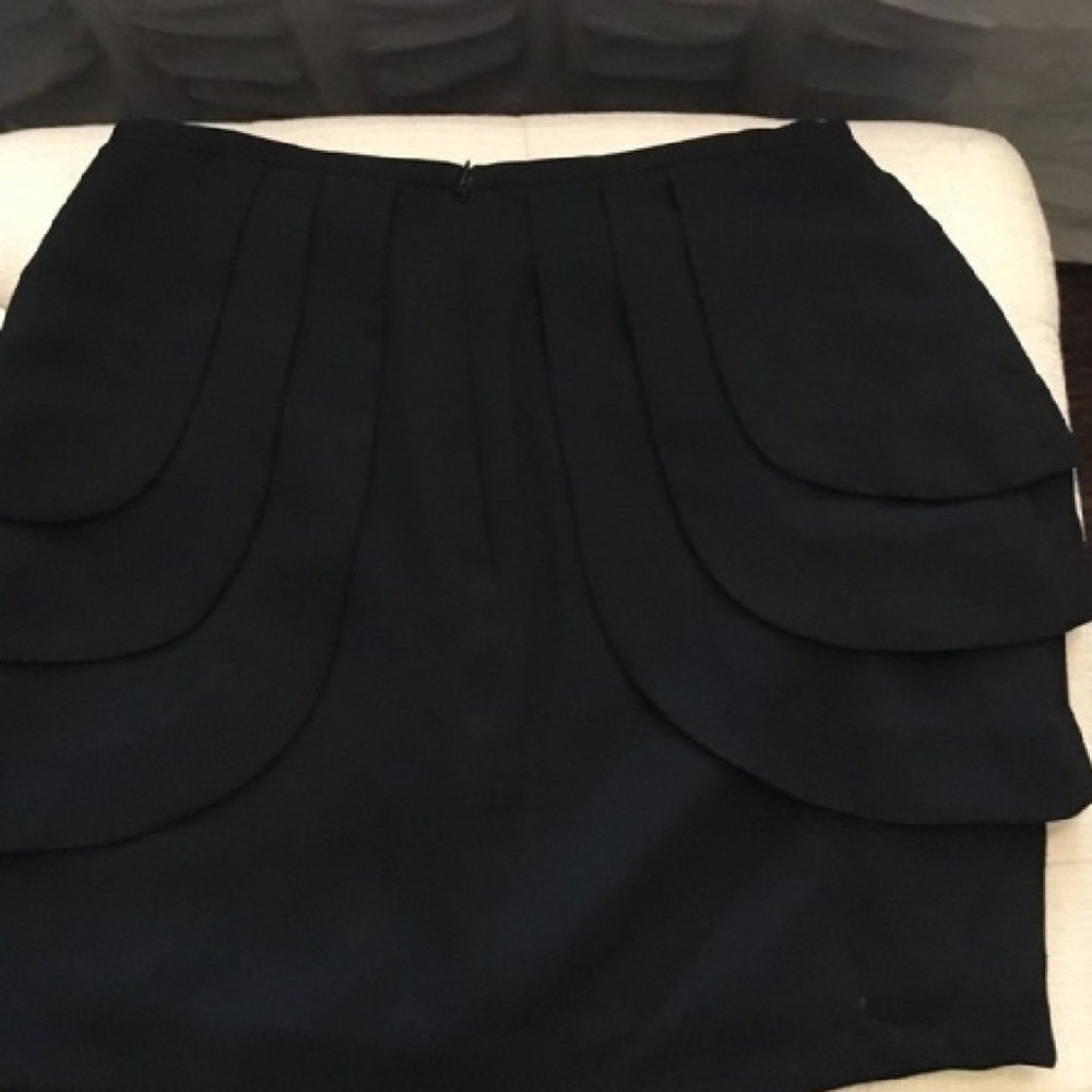 Beautiful BCBG scalloped skirt